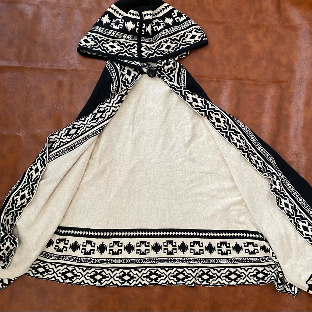 Wet Seal | Aztec Patterned Hooded Cape with Fringe | Open Front Poncho - Picture 5 of 10